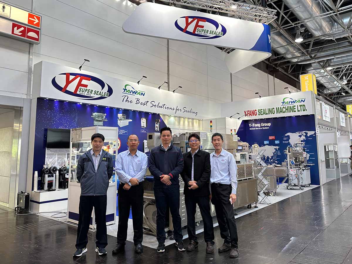 Executive of Y-Fang sealing machine manufacturer