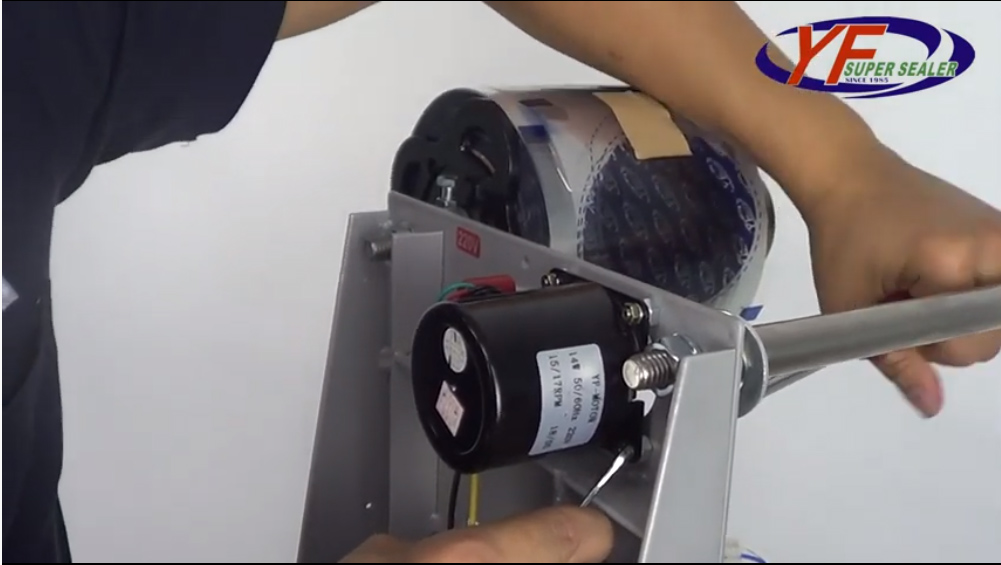 Automatic Sealing Machine Repair video,Error code E04-the one of problem for motor of film rewinding